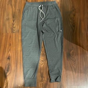 Brand new without tags vuori Sunday performance joggers! Size medium.
